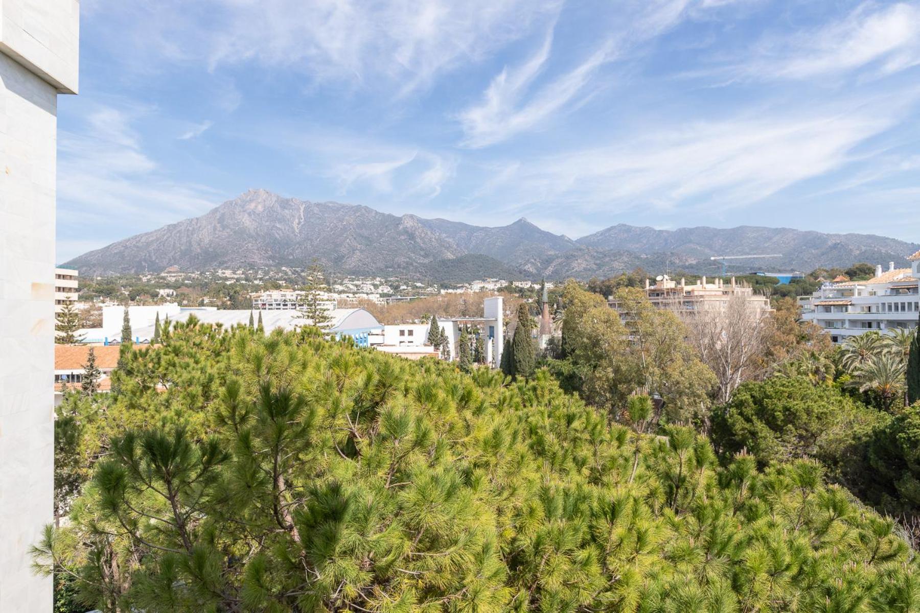 Lujoso Apartamento Con Piscina En Paseo Maritimo Marbella Exterior photo